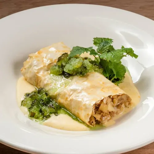 Ștrudel cu mere caramelizate și nuci